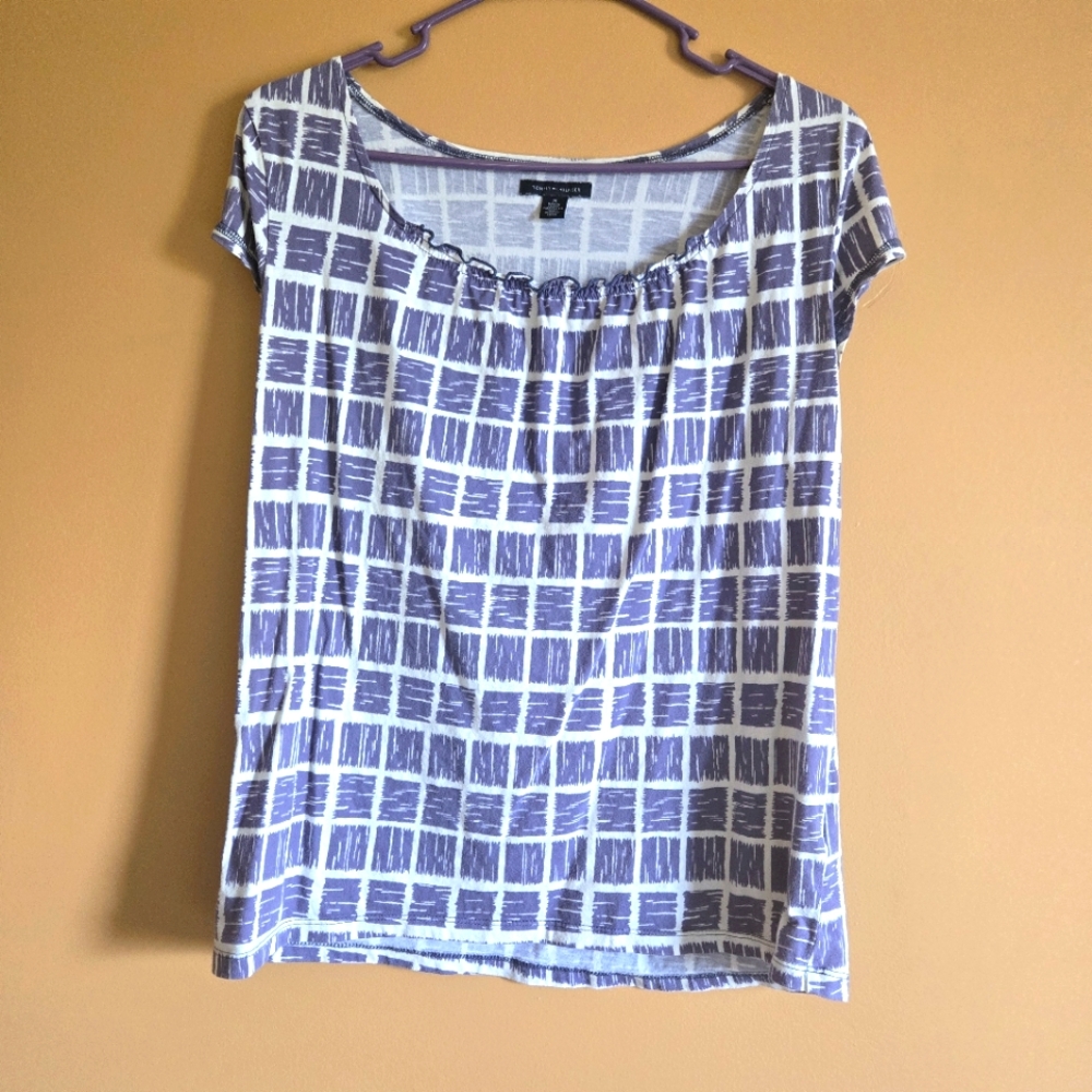 Tommy Hilfiger Geometric Tee PTP=17"
